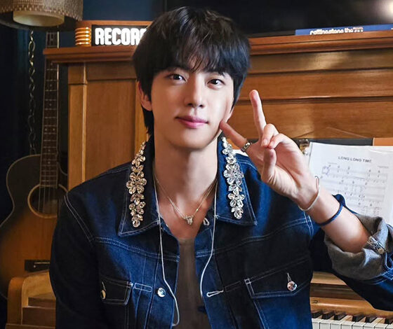 Jin يحتفل بعيد ميلاده: نجم K‑pop يتحوّل إلى أيقونة عالمية للموضة