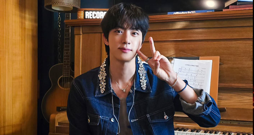 Jin يحتفل بعيد ميلاده: نجم K‑pop يتحوّل إلى أيقونة عالمية للموضة