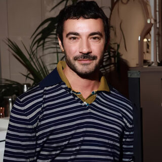 صيحة الريش تعود إلى الواجهة… هكذا أعادت النجمات تقديمها بأساليب متنوّعة