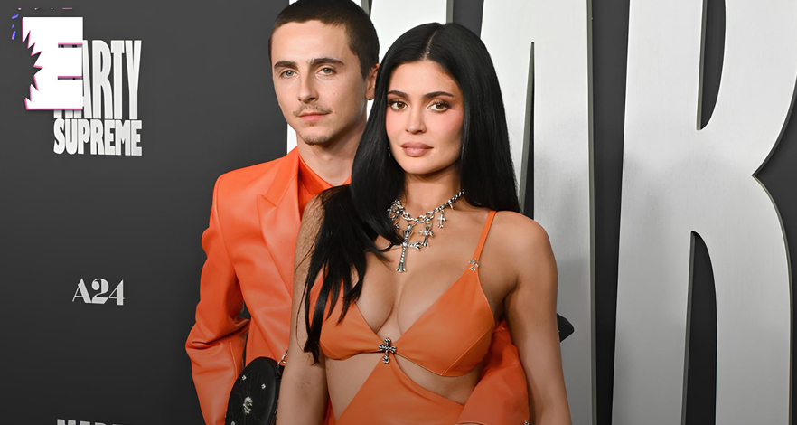 كايلي جينر وتيموثي شالاميه بإطلالة ترند الـ Matchy-Matchy