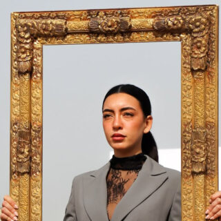 اللون الأحمر: استوحي إطلالتك للعام الجديد من أناقة النجمات