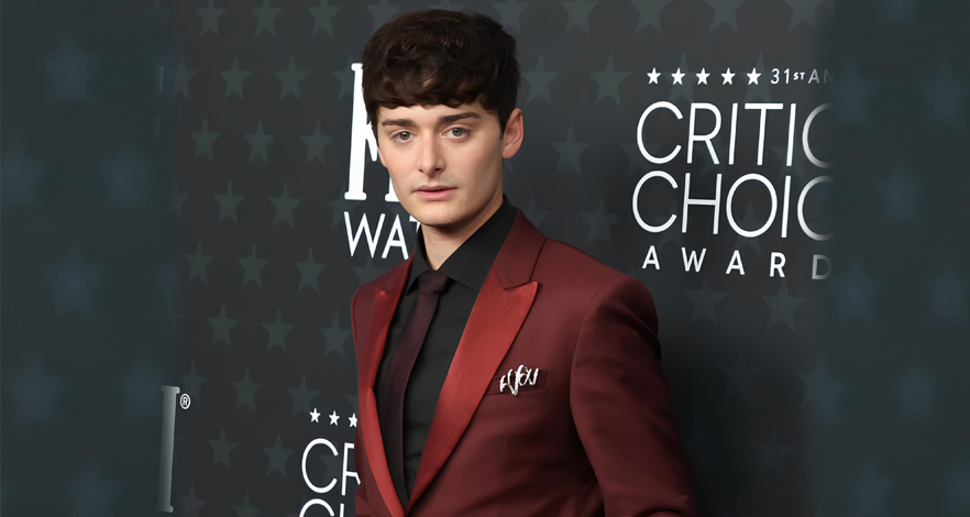 الأحمر الداكن يتصدر: أكثر الإطلالات جرأة من حفل Critics Choice 2026