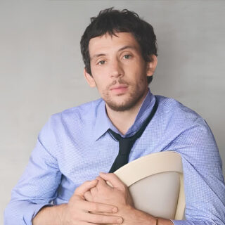 عودة سحر الخمسينيات على سجادة Golden Globe 83