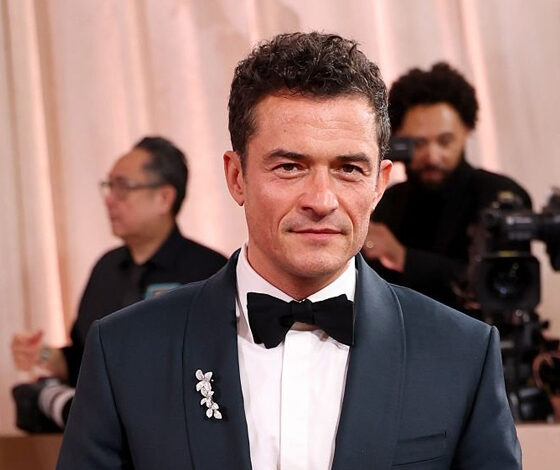 بروش البدلة: سر أناقة نجوم السجادة الحمراء