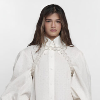 البدلة النسائية في 2026: أناقة متجددة برؤية النجمات