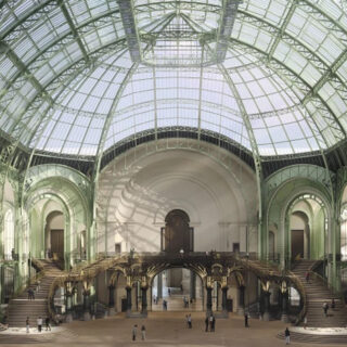 Jonathan Anderson يفتتح أول مجموعة كوتور لـ Dior في PFW SS26