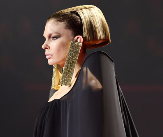 Stéphane Rolland يحوّل سيرك باريس إلى مسرح للأزياء الراقية