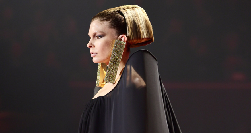 Stéphane Rolland يحوّل سيرك باريس إلى مسرح للأزياء الراقية