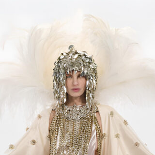 إطلالات المشاهير في عرض فالنتينو «Specula Mundi»