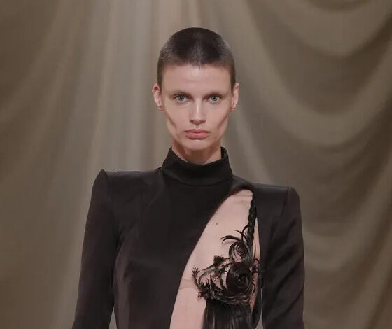 محمد آشي يكشف عن مجموعة The Beginnings للأزياء الراقية ربيع/صيف 2026