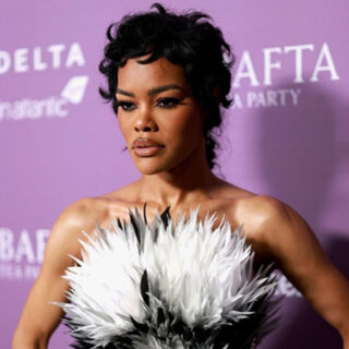 حضور لافت لأناقة النجمات في مدينة العلا