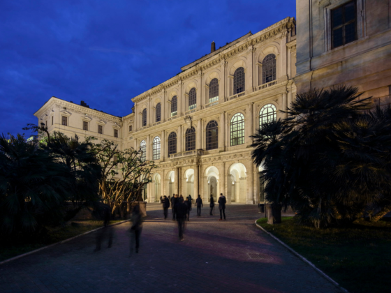 Valentino تعرض خريف وشتاء 2026-2027 في Palazzo Barberini بروما