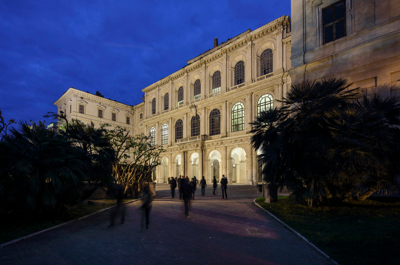 Valentino تعرض خريف وشتاء 2026-2027 في Palazzo Barberini بروما