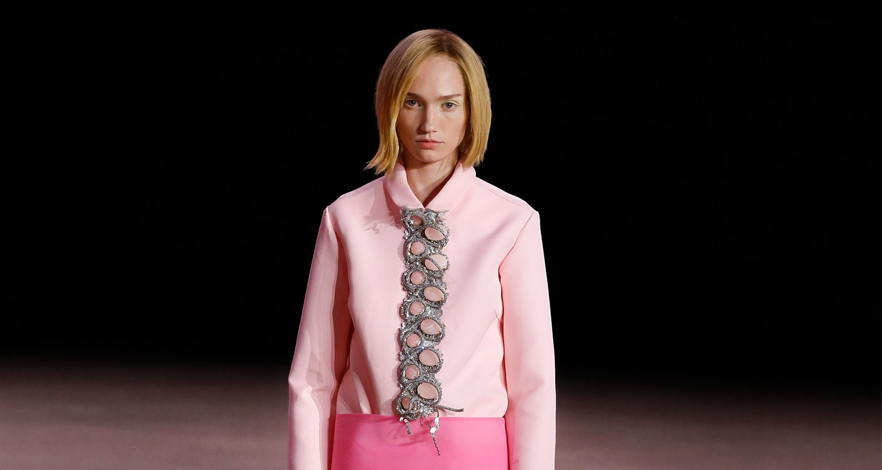 Marc Jacobs يفتتح NYFW 2026 برحلة عاطفية وفنية