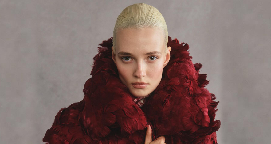 مجموعة Oscar de la Renta لخريف 2026 تحتفي بالزهور