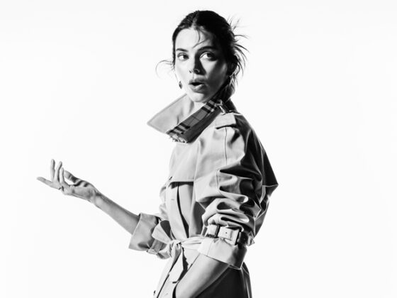 Burberry تحتفل بـ170 عامًا مع نجومها