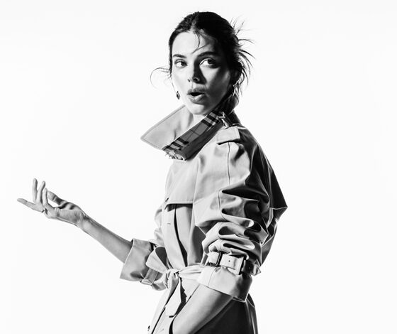 Burberry تحتفل بـ170 عامًا مع نجومها