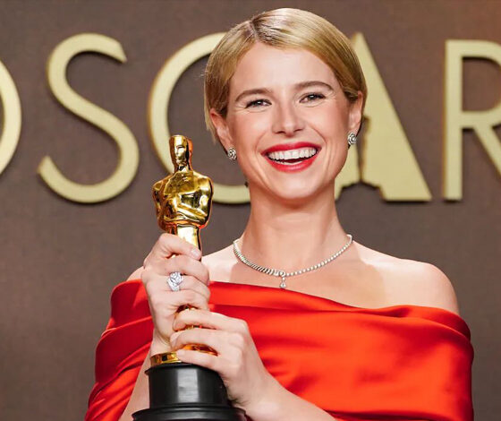 أبرز إطلالات النجوم في السجادة الحمراء للأوسكار 2026