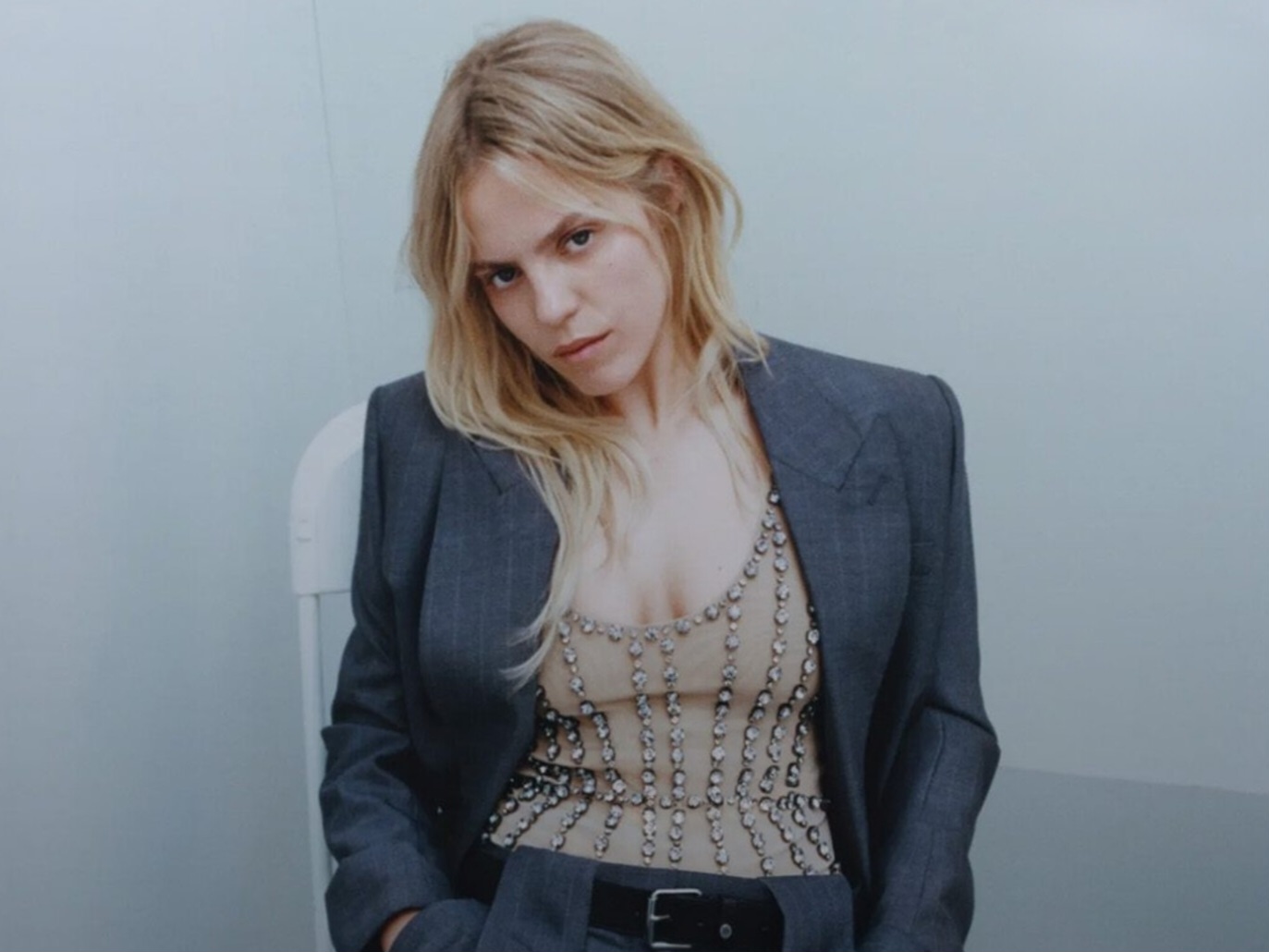 بعد 20 عامًا… ستيلّا مكارتني تعود إلى H&M بتعاون جديد