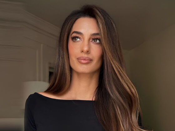 Amal Clooney… بساطة ذكية بتوقيع Elie Saab