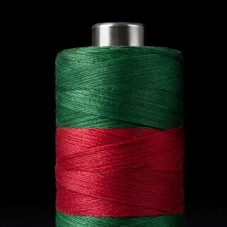 الأختان لبنى وناديا الزكواني: رائدتان في عالم الأزياء العمانية