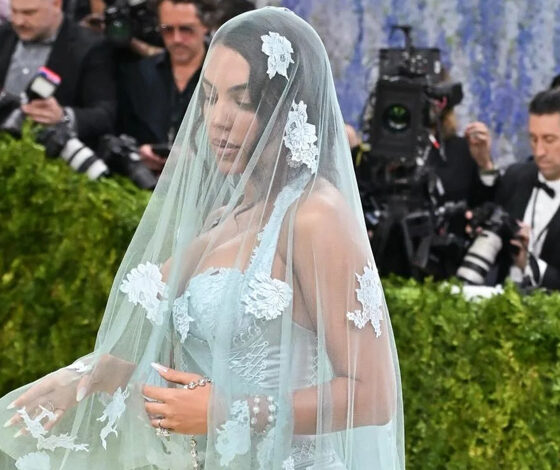 Chopardتزين النجمات بمجوهرات فاخرة في Met Gala 2026