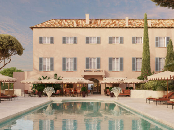 فندق Nolinski يصل إلى خليج Saint-Tropez