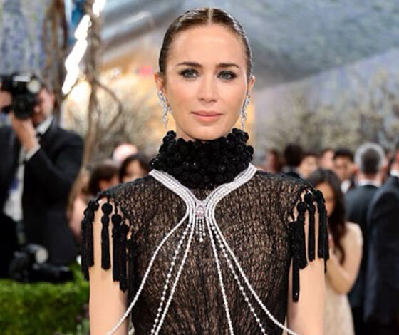 Emily Blunt تتألق بتصميم محمد آشي في Met Gala 2026