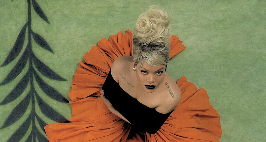 Rihanna  تستعرض أناقتها بإطلالات متنوعة وفاخرة