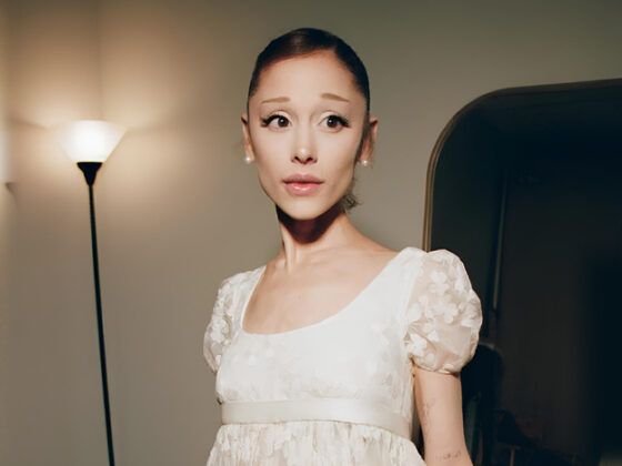 Ariana Grande بإطلالات Givenchy في افتتاح جولتها