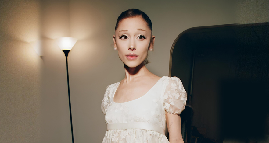 Ariana Grande بإطلالات Givenchy في افتتاح جولتها