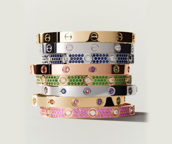 Cartier تعيد ابتكار سوار LOVE بإصدارات مرصعة بالألوان