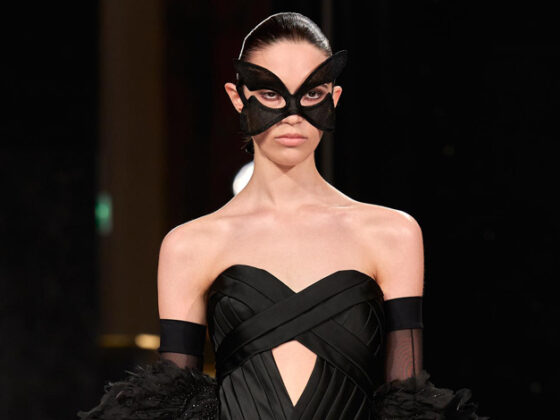 Elie Saab ينسج ترفًا غامضًا في كوتور 2026-2027