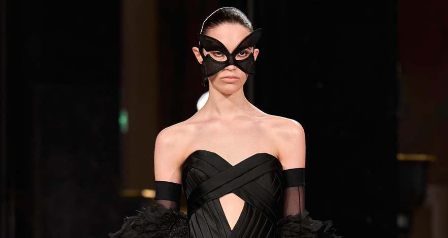 Elie Saab ينسج ترفًا غامضًا في كوتور 2026-2027