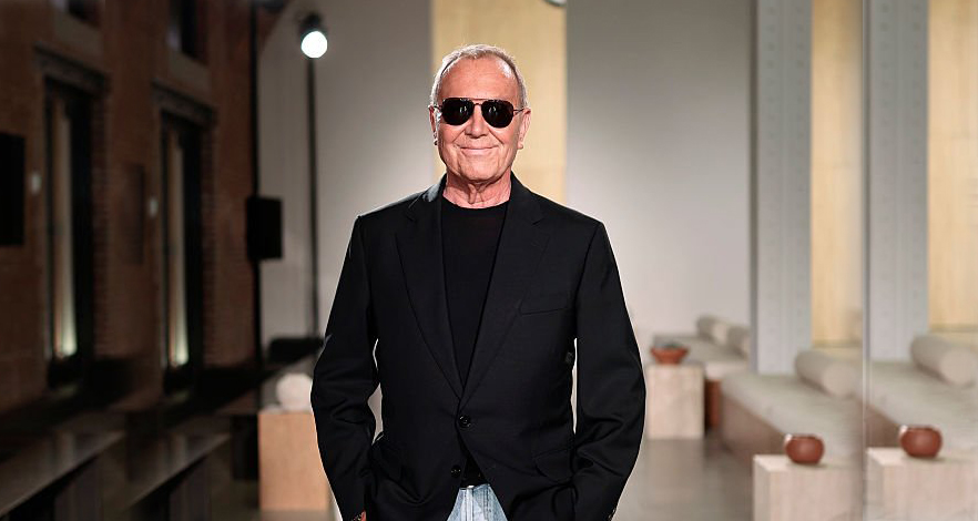 في عيد ميلاده الـ67.. Michael Kors ومسيرة من الأناقة