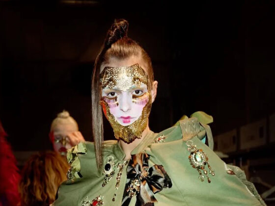 The Met يحتفي بمسيرة John Galliano