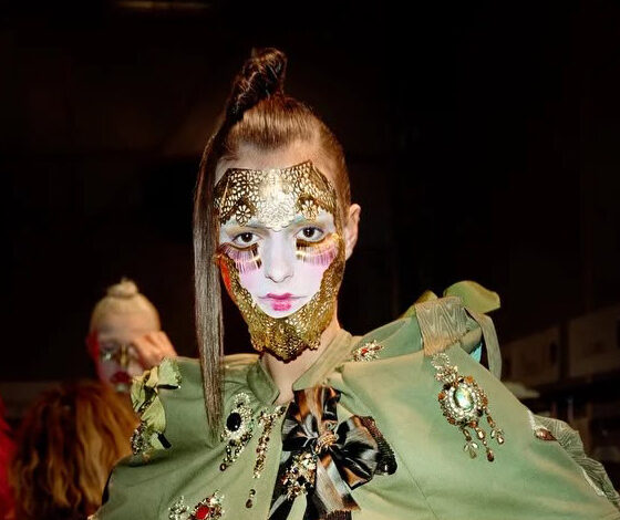 The Met يحتفي بمسيرة John Galliano