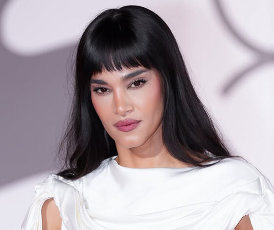 من الأسود إلى الأبيض.. Sofia Boutella بتوقيع Stella McCartne