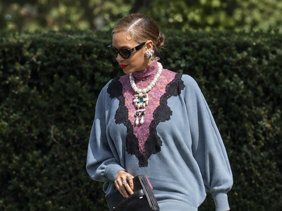 Beyoncé بإطلالة من Valentino بتوقيع Alessandro Michele