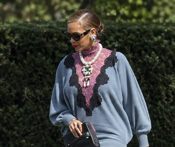 Beyoncé بإطلالة من Valentino بتوقيع Alessandro Michele