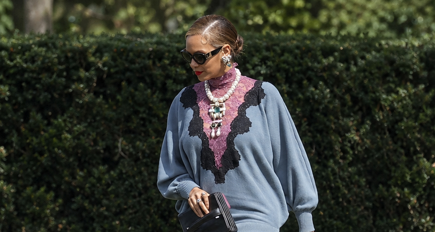 Beyoncé بإطلالة من Valentino بتوقيع Alessandro Michele
