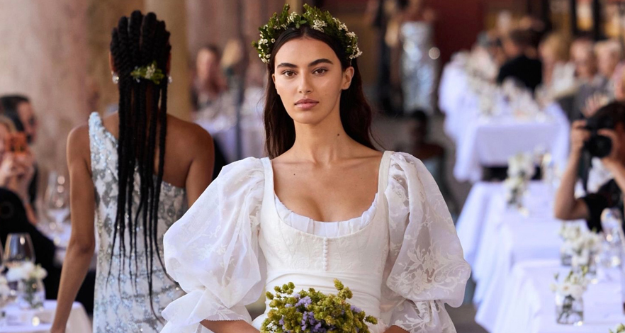 أميرة الزهير تختتم عرض Oscar de la Renta بإطلالة عروس بافارية