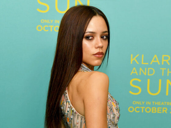 Jenna Ortega بفستان من الفولاذ