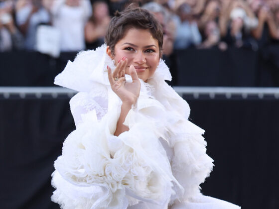 ZENDAYA تعيد في باريس لوكًا ارتدته قبل أشهر