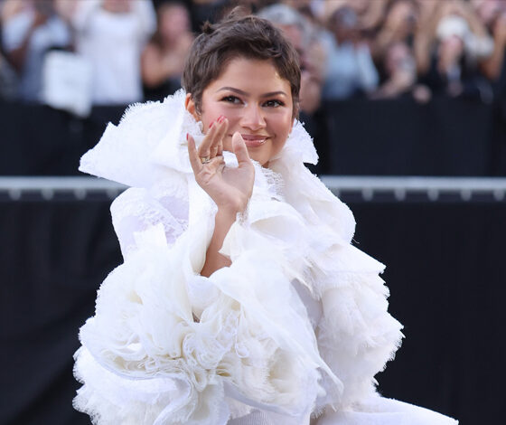 ZENDAYA تعيد في باريس لوكًا ارتدته قبل أشهر